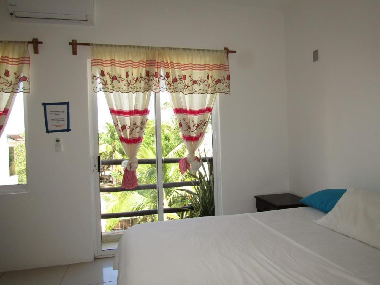 פוארטו אסקונדידו Brisamar Guesthouse מראה חיצוני תמונה